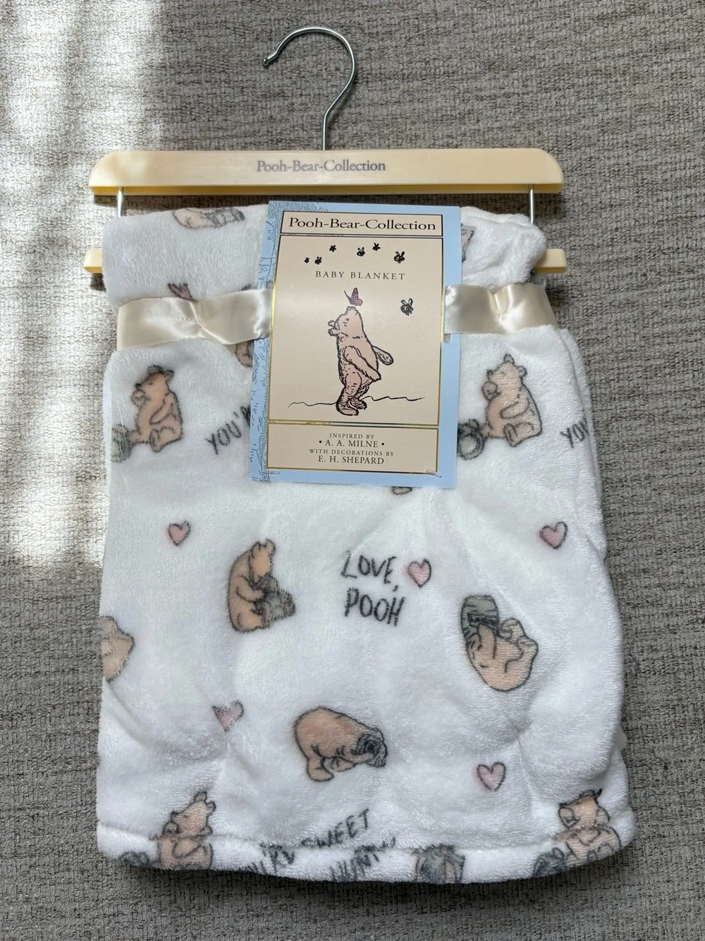 Disney White Plush Baby Blanket with Pooh and Hearts
